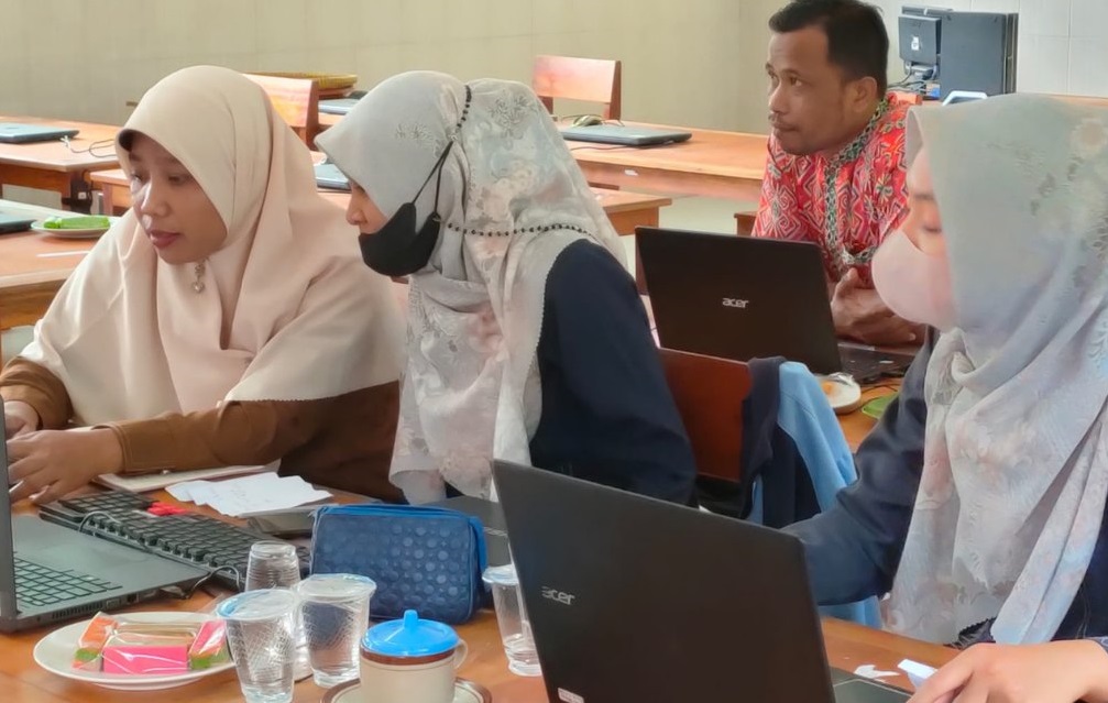 Pendampingan Pengoperasian Website Sekolah pada SMPN 1 Bantan