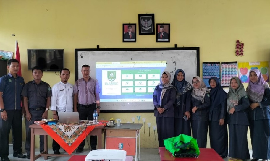 Pendampingan Pengoperasian Website Sekolah pada SDN 28 Bengkalis