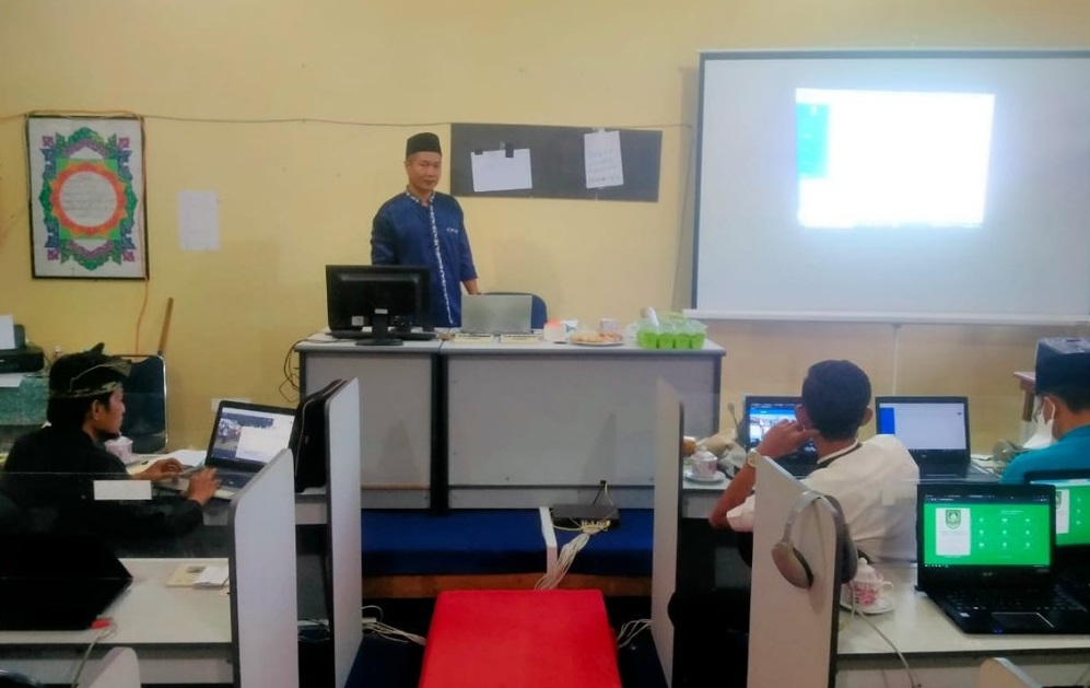 Pendampingan Pengoperasian Website Sekolah pada SMPN 3 Bengkalis