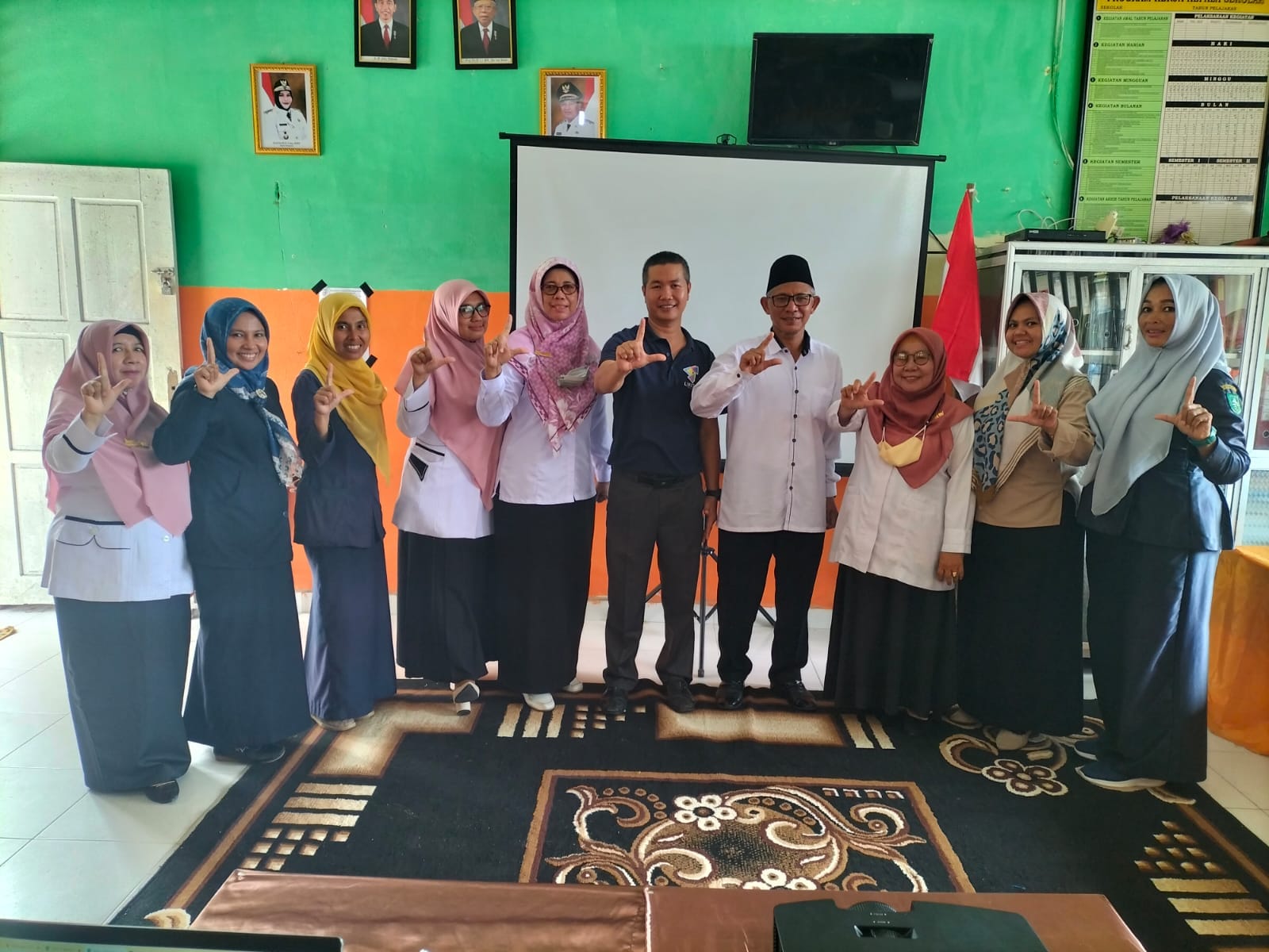 Pendampingan Pengoperasian Website Sekolah pada SDN 16 Bengkalis dan SMPN 6 Bengkalis