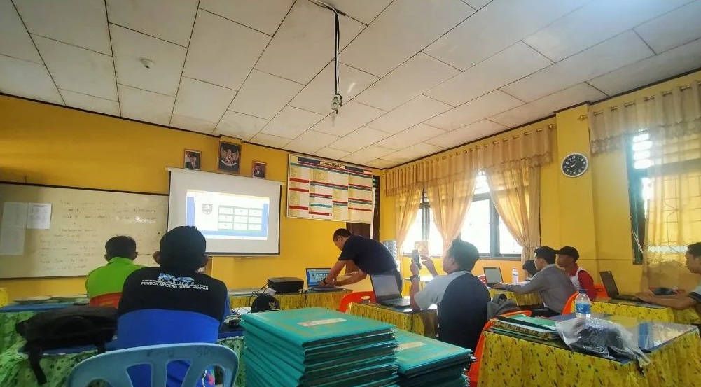 Pendampingan Pengoperasian Website Sekolah Pada SDN 52 Bengkalis