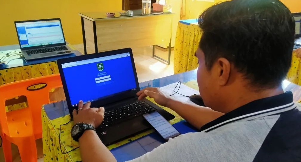 Pendampingan Pengoperasian Website Sekolah Pada SDN 24 Bengkalis