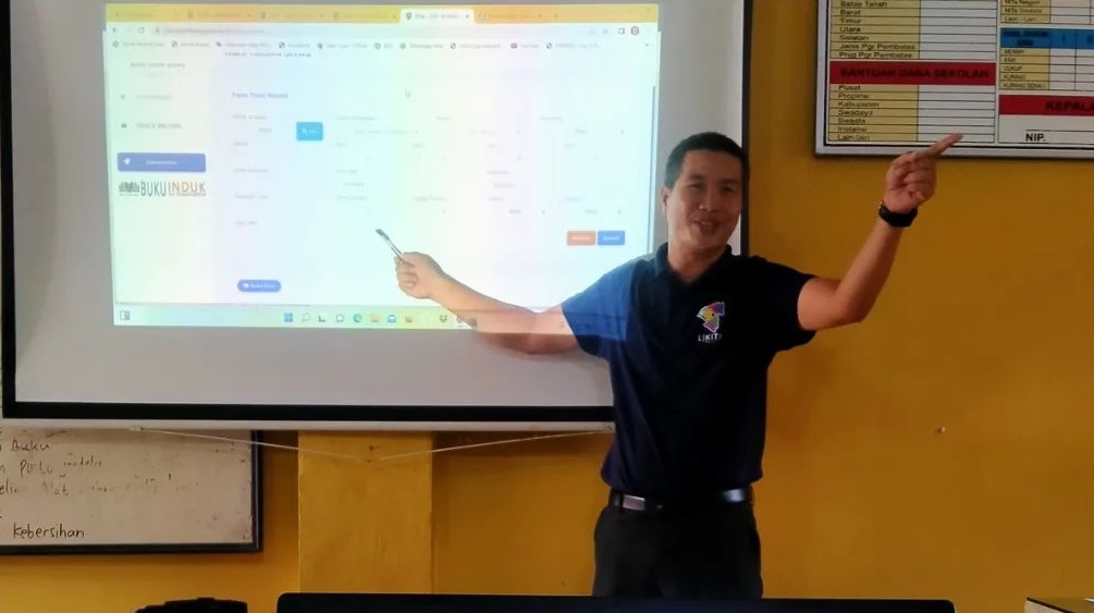 Pendampingan Pengoperasian Website Sekolah pada SMPN 2 Bengkalis