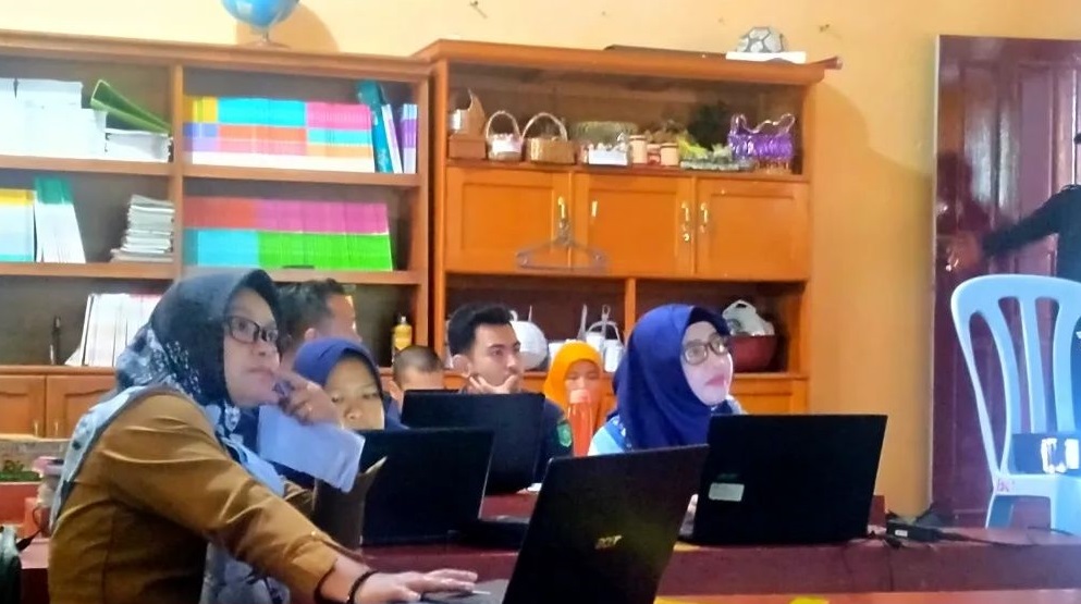 Pendampingan Pengoperasian Website Sekolah pada SDN 4 Bengkalis