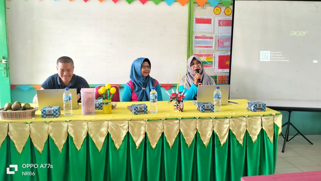 Pendampingan Pengoperasian Website Sekolah Pada SDN 13 Bukit Batu