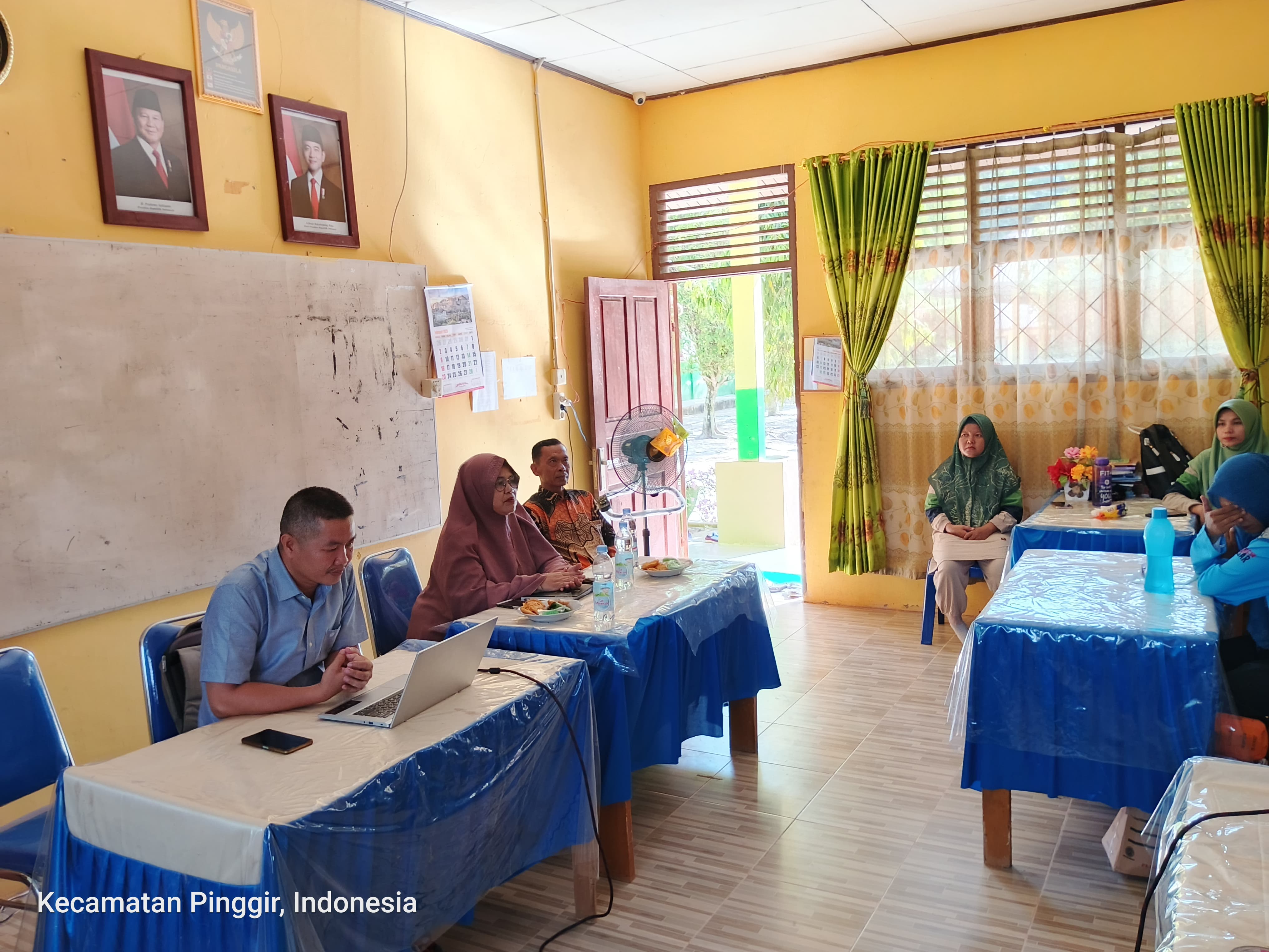 Pendampingan Pengoperasian Website Sekolah Pada SDN 3 Talang Muandau