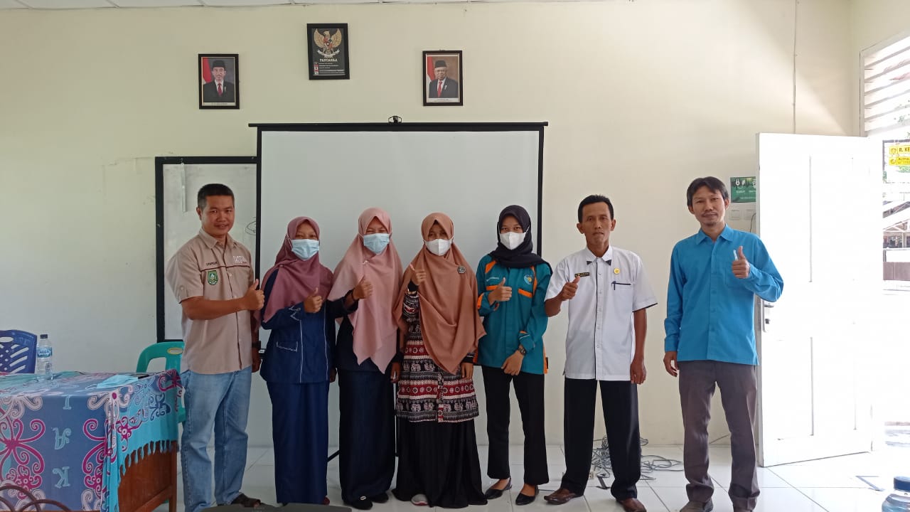 Workshop Pemanfaatan Teknologi Web Untuk Penggunaan Sistem Buku Induk Siswa Sekolah Dasar Berbasis Online